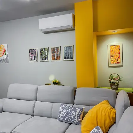 D-home Apartman *