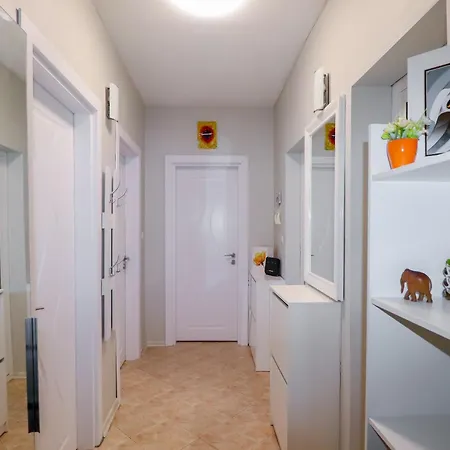 D-home Apartman *