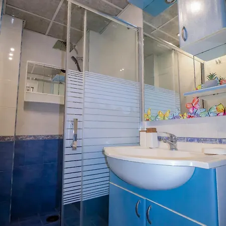 D-home Apartman *
